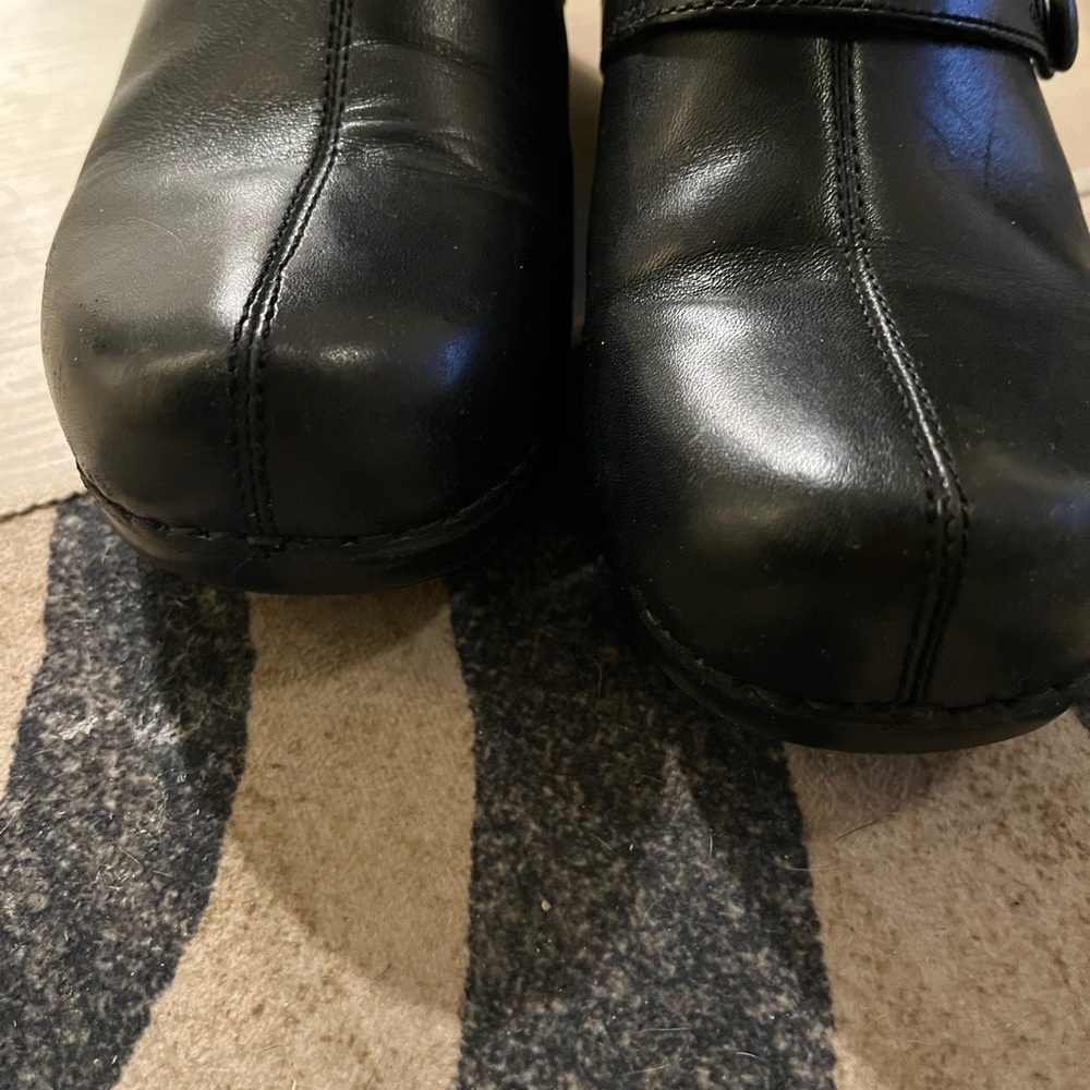 Dansko Women’s Black Leather Shoes - Picture 5 of 7